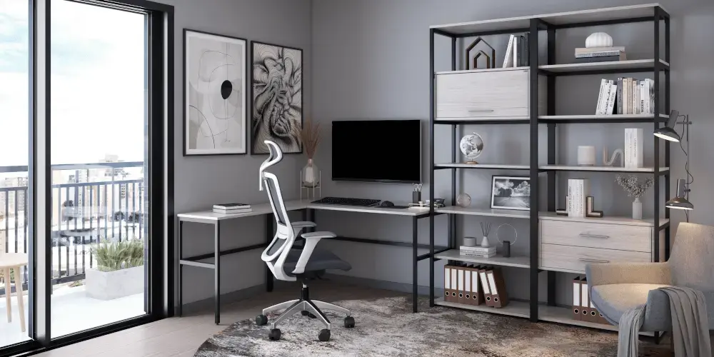 Showroom de home-office com escrivaninha, cadeira de escritório e estante.